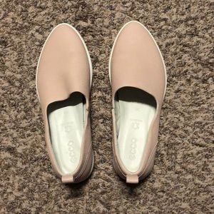 BLUSH ECCO SHOES size 39